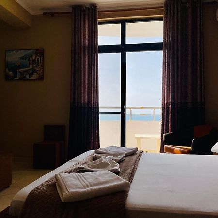 Vila3 Hotel Vlorë Esterno foto