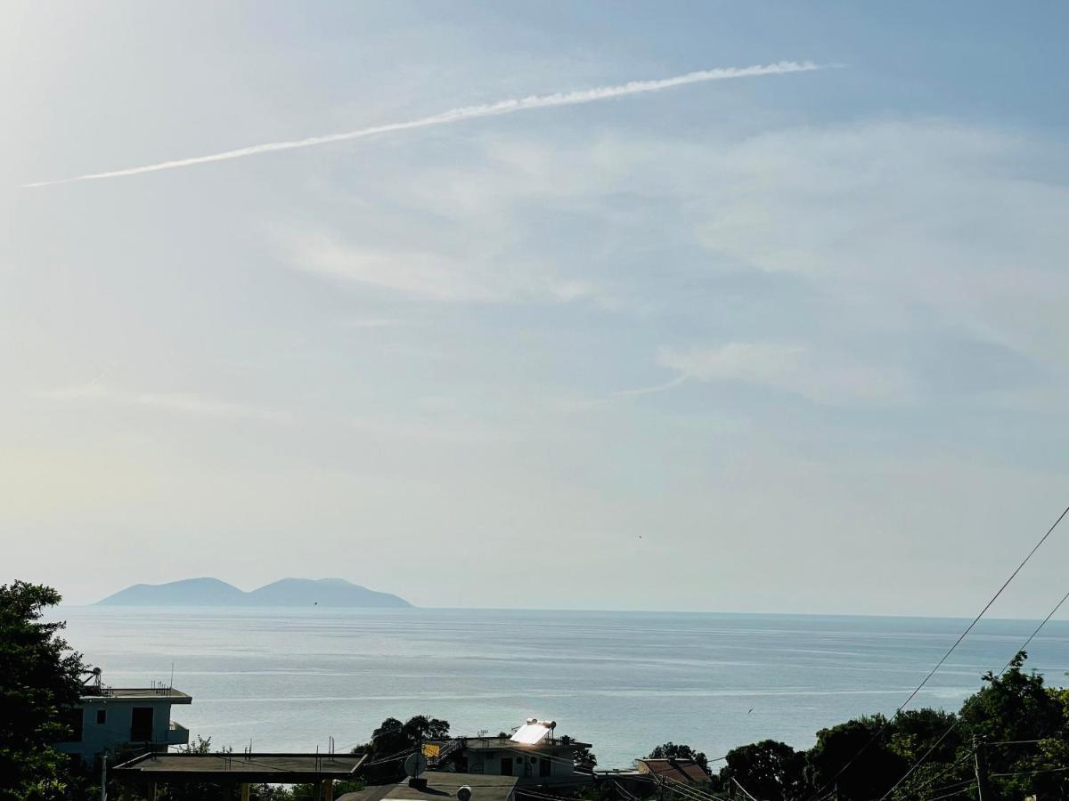 Vila3 Hotel Vlorë Esterno foto