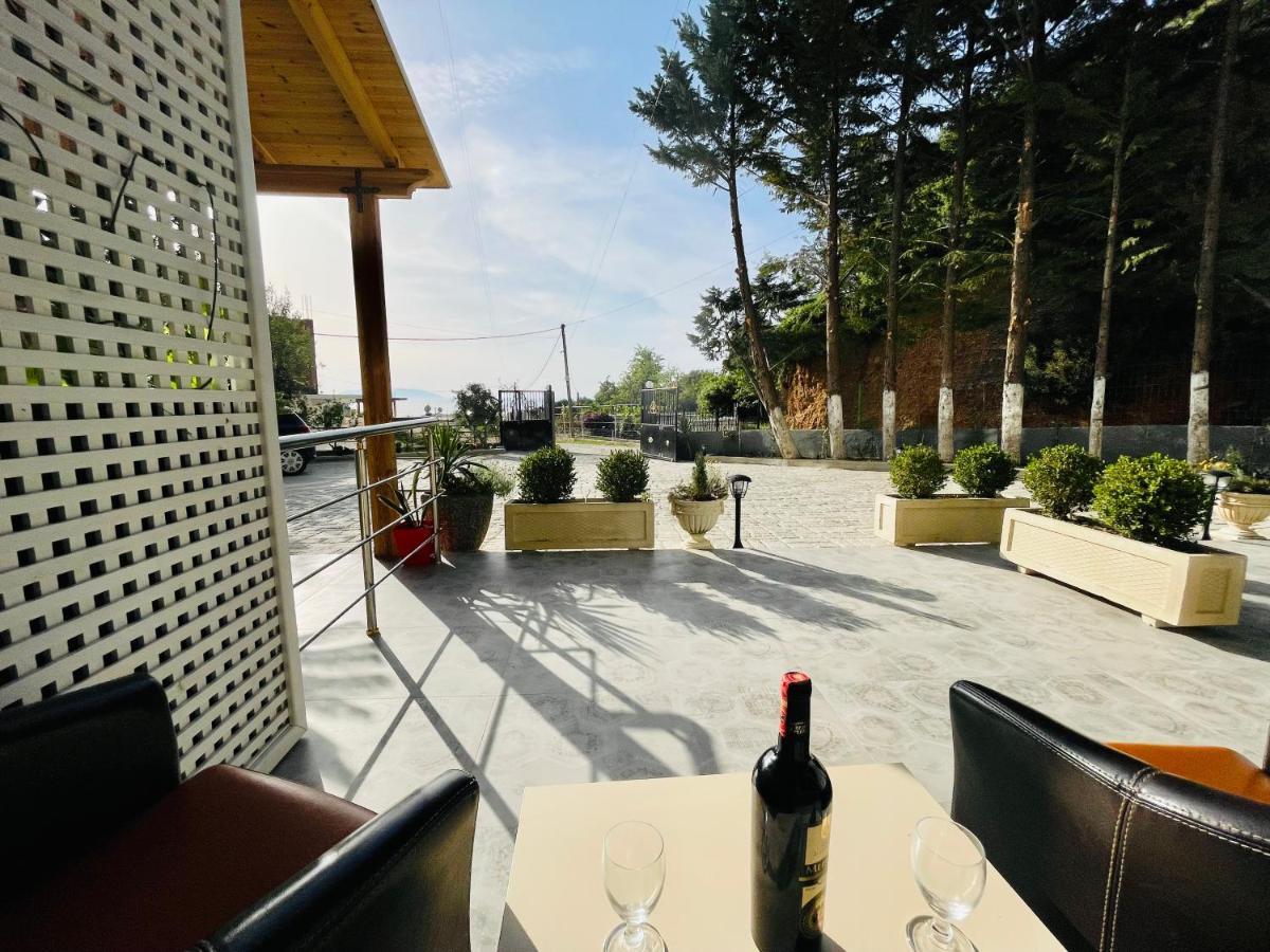 Vila3 Hotel Vlorë Esterno foto
