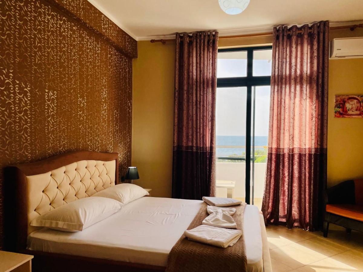 Vila3 Hotel Vlorë Esterno foto
