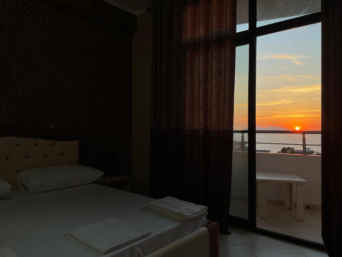 Vila3 Hotel Vlorë Esterno foto