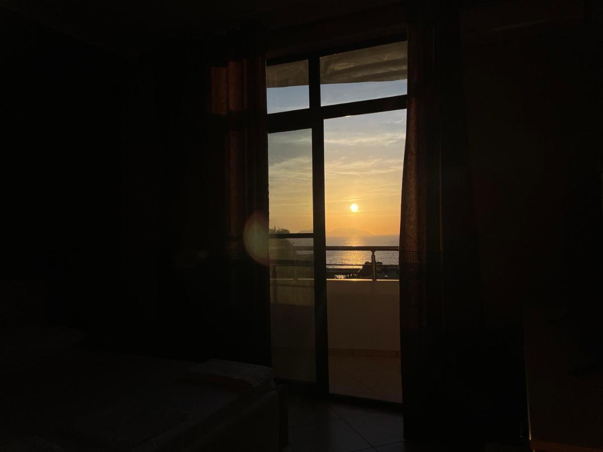 Vila3 Hotel Vlorë Esterno foto